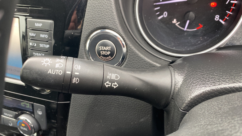 Nissan Qashqai 1.2 DiG-T N-Connecta 5dr Petrol Hatchback